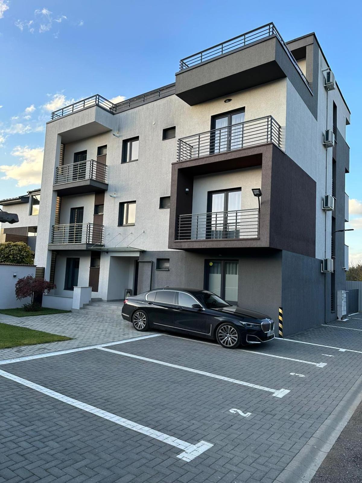 Luxury Glam Apartments & Studios Near Coresi Mall Brasov Exterior photo