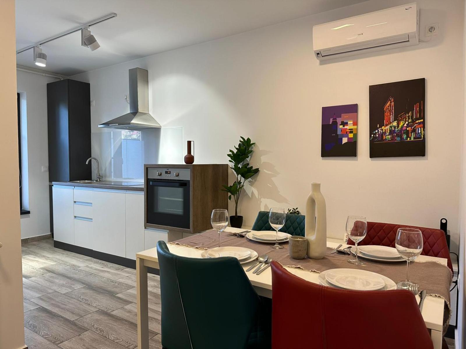 Luxury Glam Apartments & Studios Near Coresi Mall Brasov Exterior photo